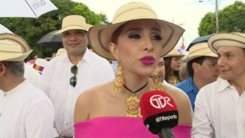 Levy dice que su nombre es marca y no “hay campaña” por regalar botellas de agua y abanicos