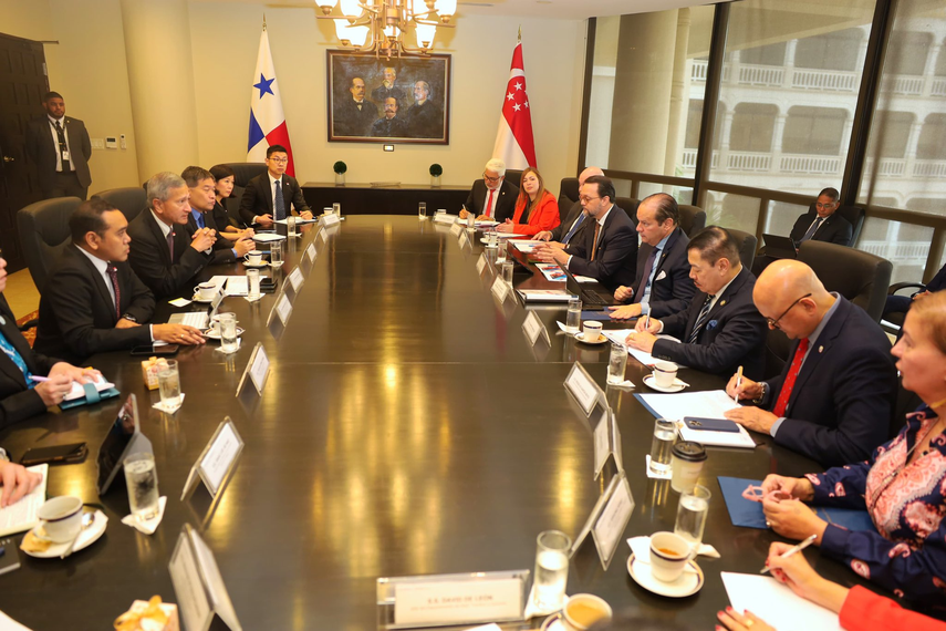 El ministro de Relaciones Exteriores de Panamá sostuvo una reunión bilateral con el canciller de Singapur.