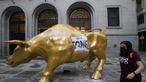 Estatua de un toro ubicada en la bolsa de Sao Paulo, inspirada en Wall Street.