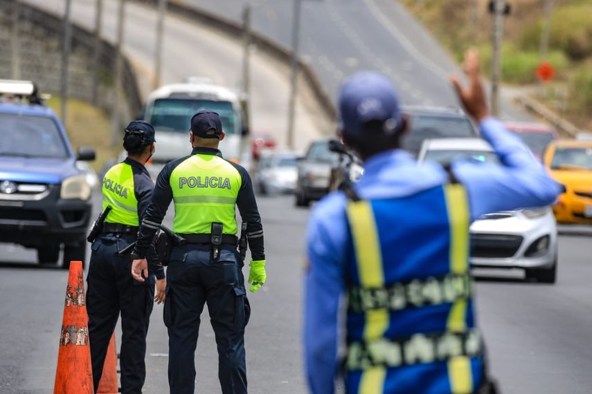 Unidades de la Dirección de Operaciones del Tránsito realizan operativos de seguridad.