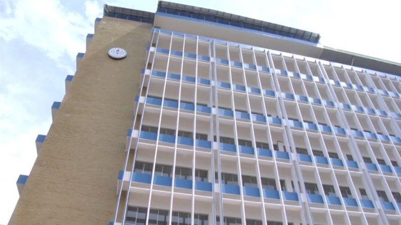 CSS debe asumir responsabilidad de mora quirúrgica, Barés sobre tercerización