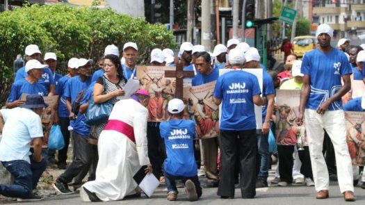 Realizan Viacrucis con personas en situación de calle en conmemoración del Viernes Santo