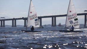 Atletas evitan contacto con agua contaminada en Río