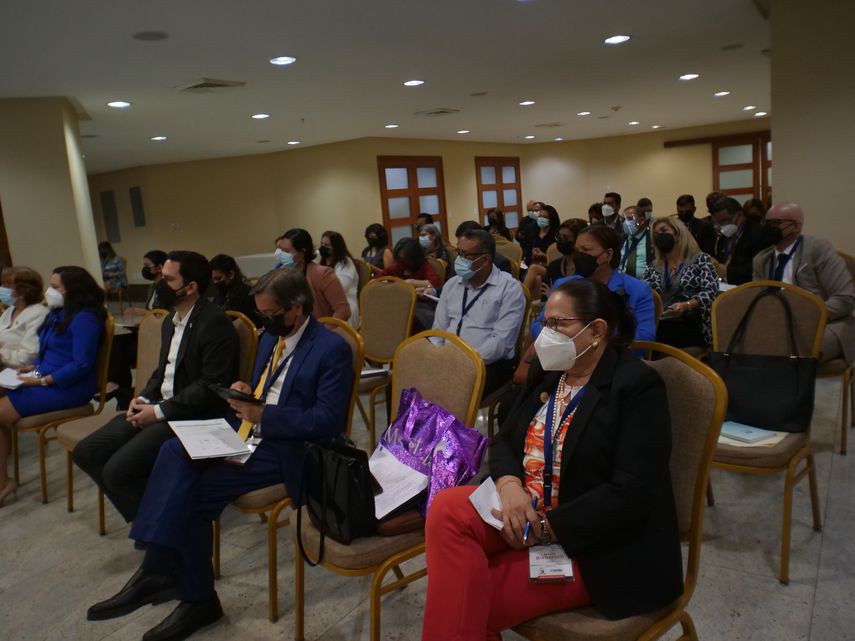 En el Foro ImpactESparticiparon más de 200 personasde distintos países de la región. De manera presencial hubo 60 representantesde distintas instituciones.