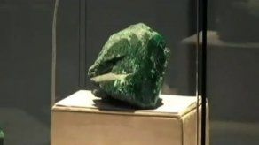 Exhiben gigantesca esmeralda por primera vez en Colombia