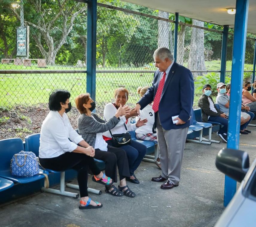 Presidente Mulino visita la policlínica de la CSS Carlos N. Brin.