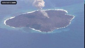 Nueva isla volcánica surgida en 2013 al sur de Tokio sigue creciendo
