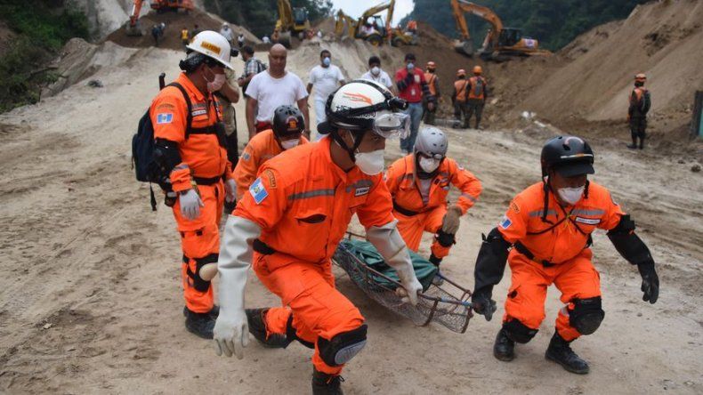 Guatemala: Muertos en deslave superan ya los 200