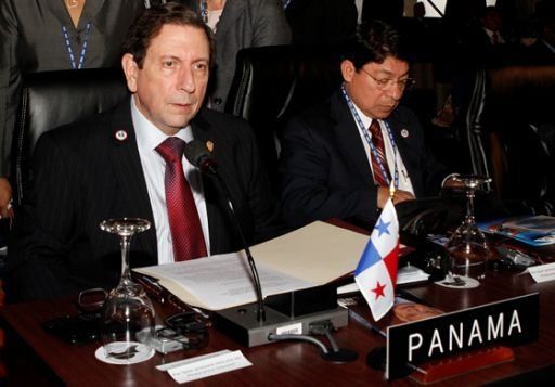 Canciller panameño viaja a Europa para promover inversiones