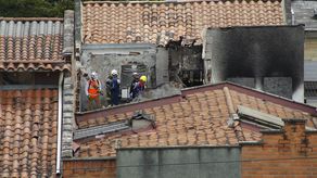 La zona donde cayó la avioneta es aledaña al aeropuerto Olaya Herrera.