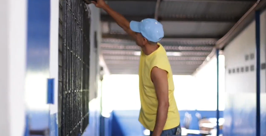 MiniGob resalta el aporte de privados de libertad en la renovación de escuelas