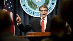 Rick Perry reúne prestigioso equipo legal