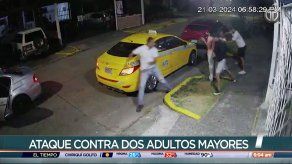Delincuentes asaltan a tres personas en Pueblo Nuevo