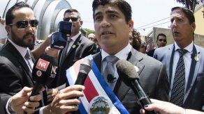 Alvarado firma directriz para promover hidrógeno en transporte de Costa Rica