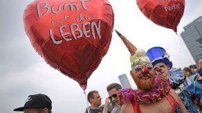 Centenares de miles celebran en Alemania legalización del matrimonio gay