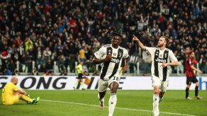La Juve roza el alirón tras remontar al Milan con goles de Dybala y Kean