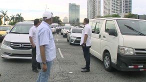 Conductores de turismo realizan caravana por falta de respuesta de ATTT sobre Uber Conductores de turismo realizan caravana por falta de respuesta de ATTT sobre Uber