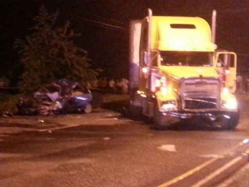 Sedán choca de frente con camión en Pocrí, cuatro personas mueren