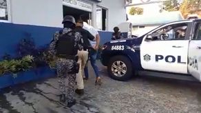 Aprehenden a presunto cabecilla de pandilla y es conducido a subestación de San Miguelito. Aprehenden a presunto cabecilla de pandilla y es conducido a subestación de San Miguelito.