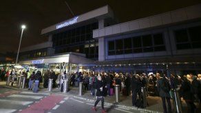 Reabren aeropuerto de Londres