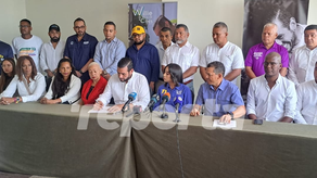 El candidato a la alcaldía Willie Bermúdez firma pacto con candidatos a representante por la libre postulación.