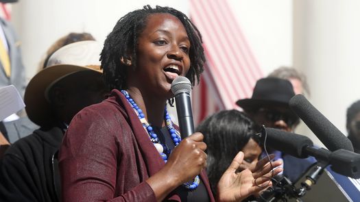 La Cámara de Representantes de Florida aprobó la medida entre partidarios luego de una breve demora cuando legisladores negros permanecieron sentados en el pleno del recinto.