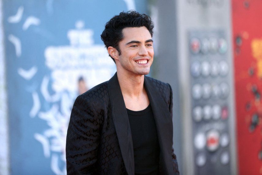 Darren Barnet, el nuevo chico Netflix, era demasiado guapo para que le consideraran listo