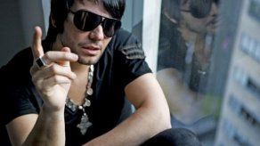 Beto Cuevas promociona nuevo disco en el que colabora Leire