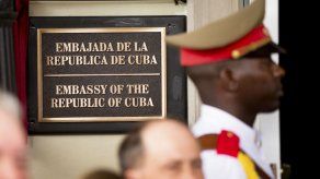 EEUU expulsa a 2 diplomáticos cubanos por incidentes en Cuba
