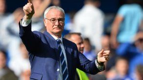 El italiano Claudio Ranieri es nombrado entrenador del año en Inglaterra