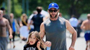 La hija de Hugh Jackman le llamó aburrido en público