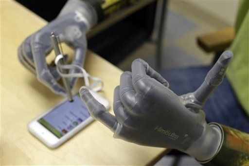 Manos artificiales traen aplicación para programar