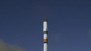 Nave rusa llega con suministros a la estación espacial