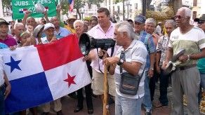 Jubilados se concentran en la Plaza Catedral
