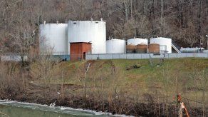 Vertido químico deja a 300.000 habitantes sin agua en Virginia