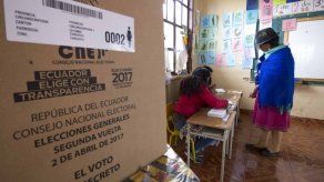 CNE reporta normalidad en instalación de mesas de votación en Ecuador