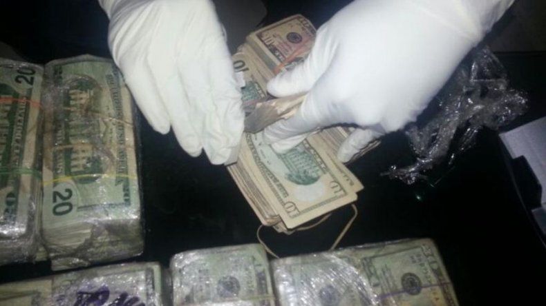 DIJ incautó más de $160 mil, un arma de fuego y municiones, 4 detenidos