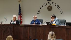 Una red de personas que promueven teorías conspirativas y ponen en duda la confiabilidad del equipo electrónico recorre el país diseminando denuncias que hablan del uso de un software venezolano, de la interferencia del Partido Comunista chino y de servidores extranjeros.