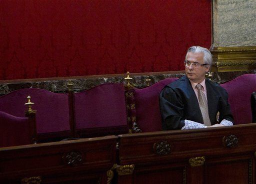 Baltasar Garzón sube al estrado; ahora es el acusado