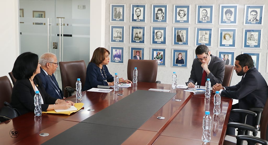 Director del IFARHU recibe actualización de carreras de la UTP