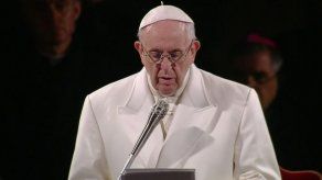 El Papa expresa vergüenza por dejar a los jóvenes un mundo fracturado