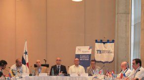 Latinoamérica busca blindarse frente al mal uso de redes sociales en comicios