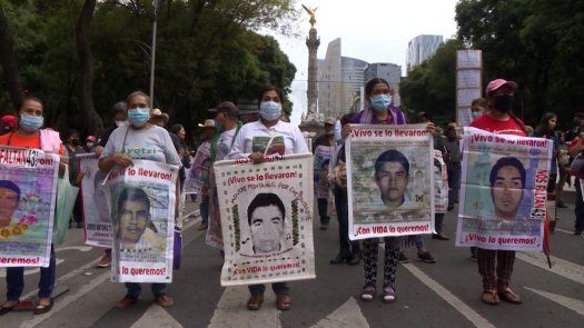 Manifestación para exigir castigo por desaparición de 43 estudiantes en México