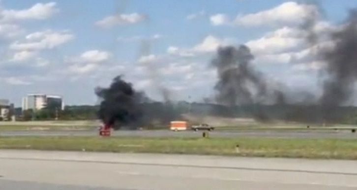EEUU: Piloto muere al caer avión durante espectáculo aéreo