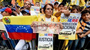Más demandas y menos papel agobian a la prensa venezolana