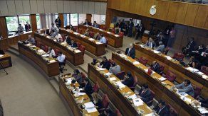 Diputados venezolanos cuestionan en Montevideo campaña internacional sobre protestas