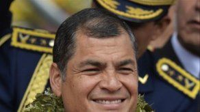 Presidente de Ecuador felicita a Santos y dice que Colombia logrará la paz