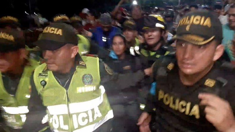 Un centenar de uniformados venezolanos desertaron y cruzaron a Colombia