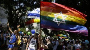 Miles de personas asisten a desfile gay en Tel Aviv