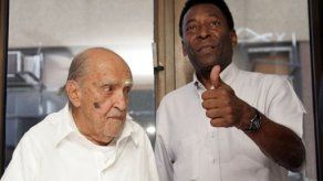 Hospitalizan a Oscar Niemeyer 10 días después de darle el alta